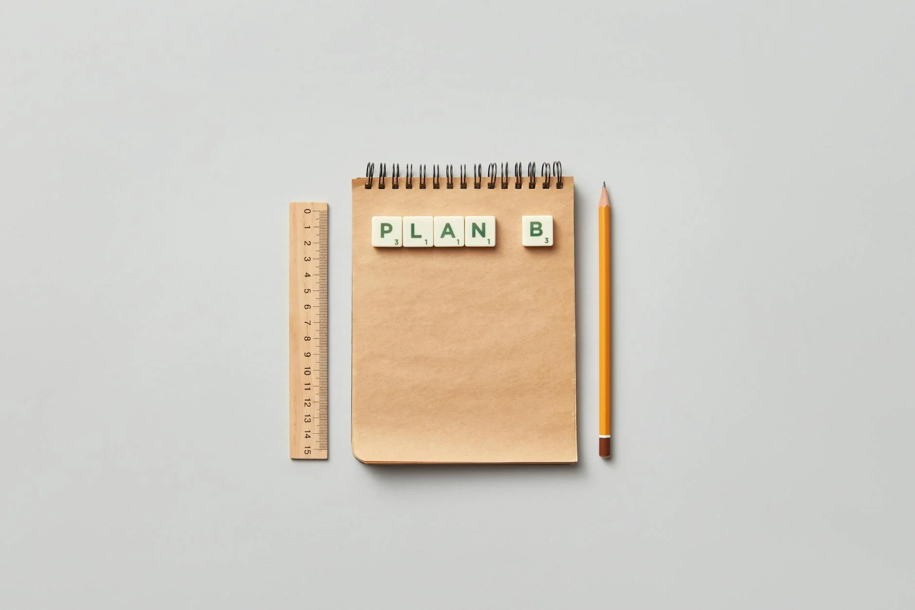 A photorealistic image of two people, one local and one volunteer, sharing a meal and laughing warmly in a vibrant community setting, demonstrating successful cultural exchange and connection. Shot on a high-end DSLR, 8K, sharp focus. Minimalist flat lay of notepad, ruler, and pencil with Plan B tiles, perfect for creative work concepts. — Foto: DS stories / Pexels